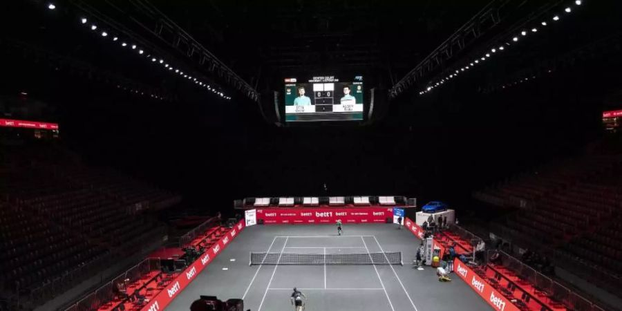 Auch beim zweiten Tennis-Turnier in Köln bleiben die Zuschauerränge leer. Foto: Marius Becker/dpa