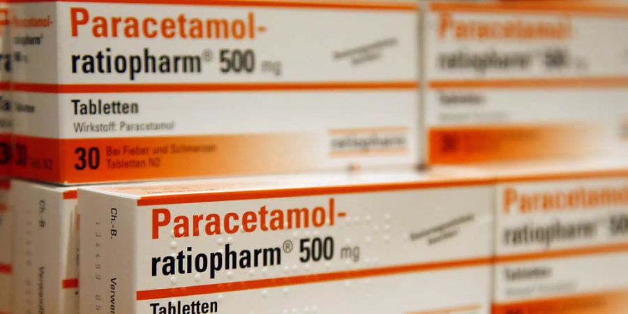 Bis Oktober 2003 waren die 500-Milligramm-Paracetamol-Tabletten die grössten, seither sind doppelt so hoch dosierte Tabletten erhältlich. Gleichzeitig verdoppelten sich auch die Vergiftungsfälle.