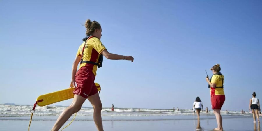 Rettungsteams am Strand von Scheveningen