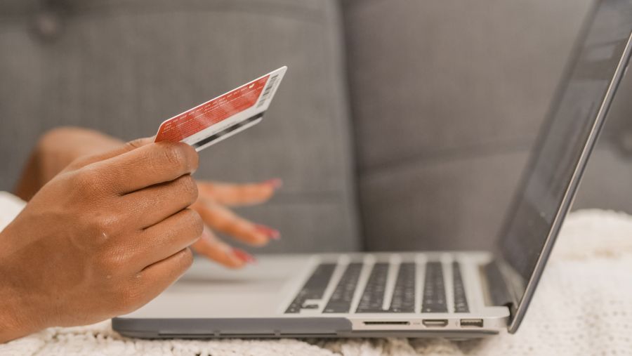 Der Grossverteiler empfiehlt, keine Links in verdächtigen Nachrichten anzuklicken und keine persönlichen Daten preiszugeben.