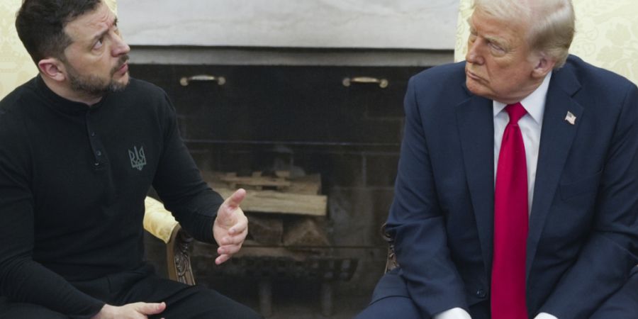 ARCHIV - US-Präsident Donald Trump (r) trifft den ukrainischen Präsidenten Wolodymyr Selenskyj im Oval Office des Weißen Hauses. Foto: Mystyslav Chernov/AP/dpa