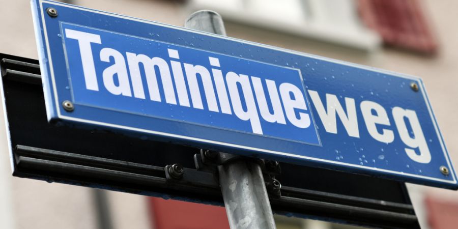 Schon beim Frauenstreik 2019 forderten Demonstrantinnen, dass Frauen vermehrt bei der Strassenbenennung zum Zug kommen. (Archivbild)