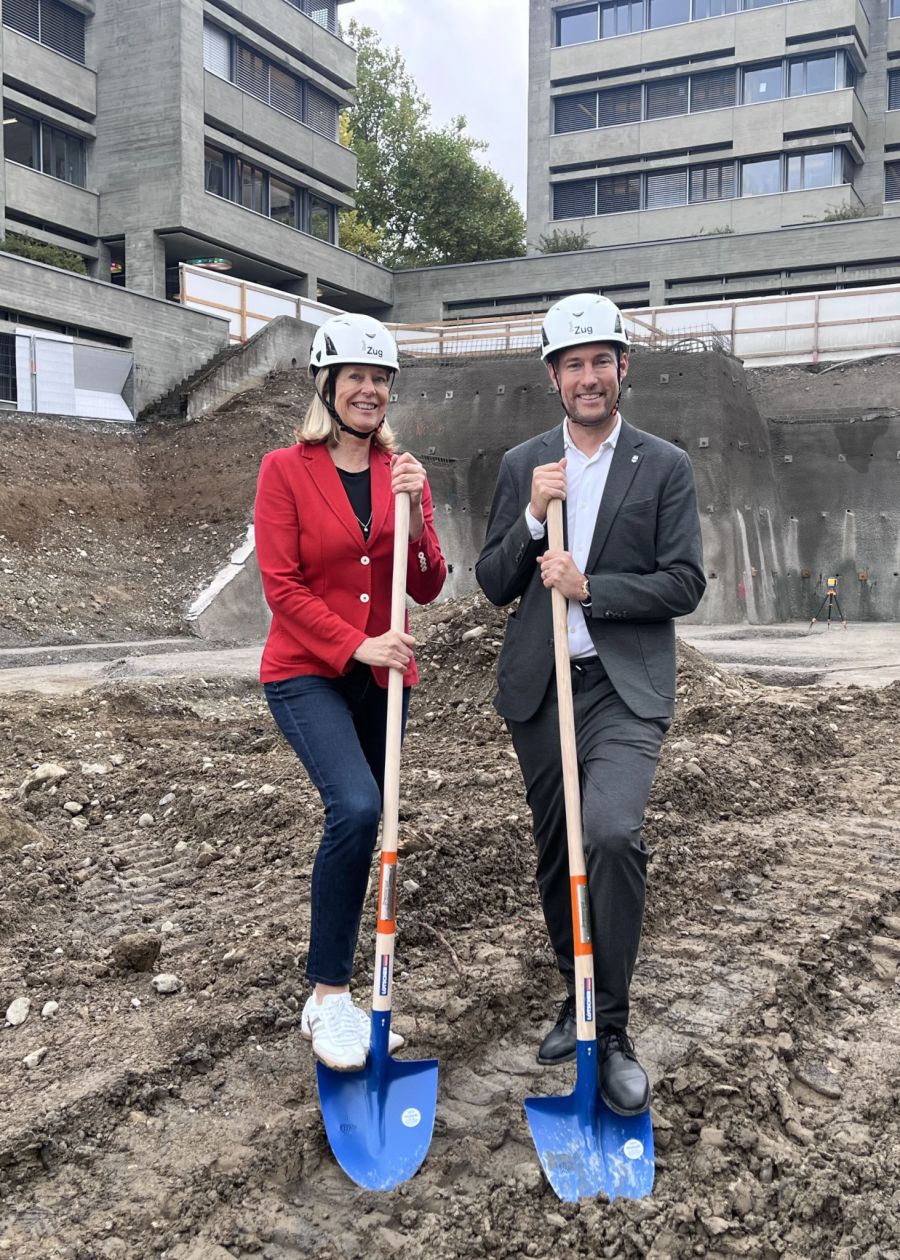 Stadträtin Eliane Birchmeier und Stadtrat Etienne Schumpf anlässlich des Spatenstichs zur Erweiterung der Schulanlage Loreto.
