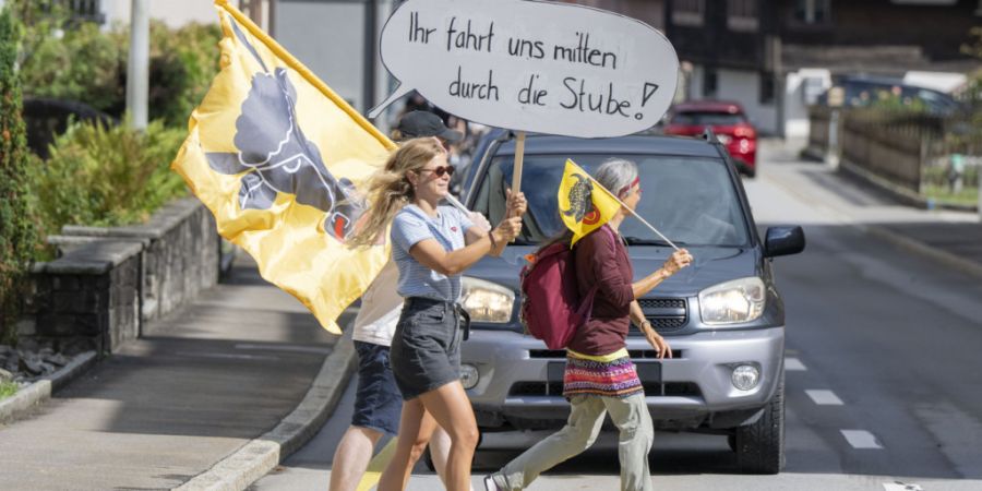 Die IG Kanton Uri organisierte zuletzt am 18. Juli eine Protestaktion gegen den Ausweichverkehr durch die Urner Dörfer und fordert mit einer Petition und einem offenen Brief weitere Ma...