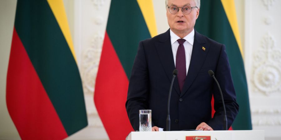 ARCHIV - Gitanas Nauseda, Präsident von Litauen, äußert sich bei einer Pressekonferenz mit Bundespräsident Steinmeier nach ihrem Gespräch im Präsidentenpalast. Foto: Bernd von Jut...