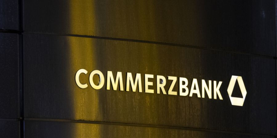 Der Übernahmekampf zwischen der Commerzbank und der Unicredit spitzt sich zu. Der Commerzbank-Gesamtbetriebsrat wirft der italienischen Grossbank irreführende Angaben bei ihrem Übern...
