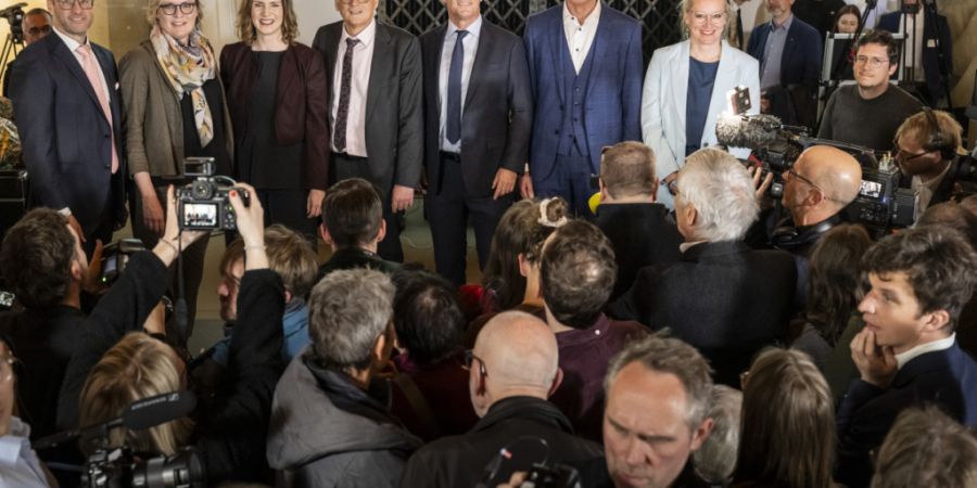 Die neu zusammengesetzte Berner Kantonsregierung nimmt ihre Arbeit auf. (Archivbild)