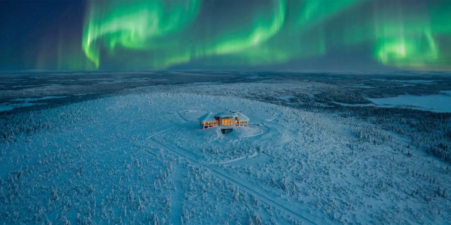 Mitten in der verschneiten Wildnis Lapplands liegt Octola III, mit besten Voraussetzungen für Nordlicht-Beobachtungen.