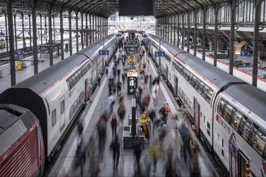 Schon am Morgen riecht es an den Bahnhöfen, im ÖV, in den Städten oder am Arbeitsplatz bei Hitze manchmal streng.