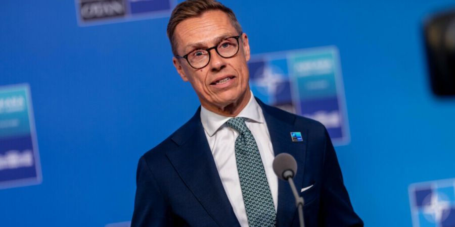 ARCHIV - Finnlands Präsident Alexander Stubb rechnet nicht mit einem russischen Angriff auf Nato-Territorium. Foto: Michael Kappeler/dpa