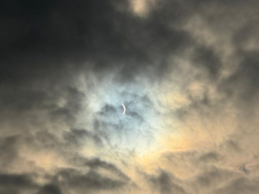 So präsentierte sich die Sonnenfinsternis in Grönland.