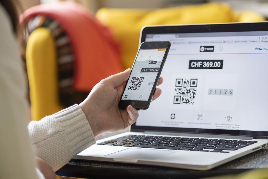 Um unkompliziert Rechnungen zu bezahlen und Tickets zu lösen, braucht es das Handy.