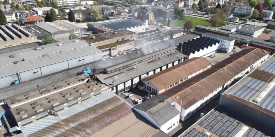 Ein Feuer in einem St. Galler Betrieb hat kurzzeitig zu starker Rauchentwicklung geführt.