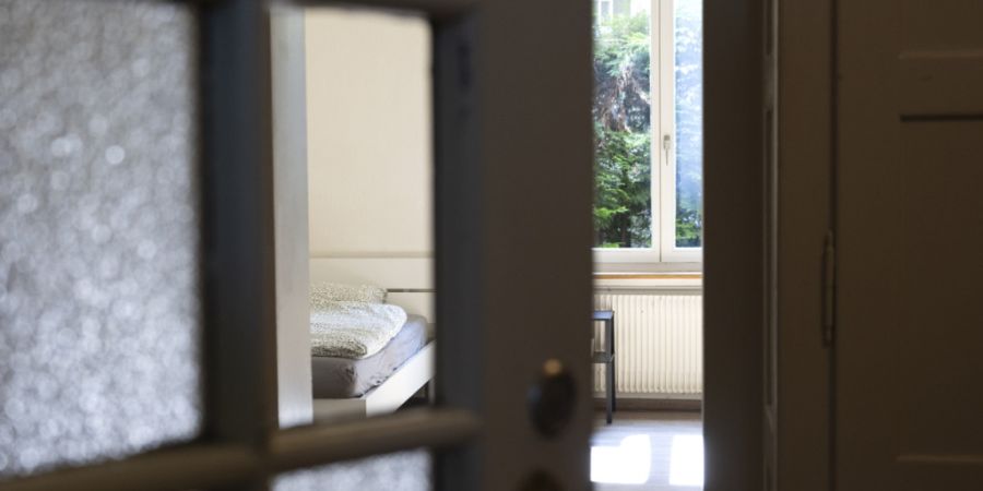 Die Berner Regierung findet es richtig, dass Notschlafplätze grundsätzlich Menschen mit Aufenthaltsbewilligung vorbehalten bleiben. (Archivbild)