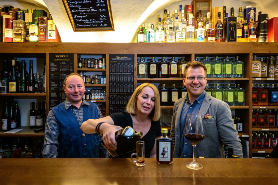 Hausgemachte Liköre, Punschsorten und Spirituosen gibt es in der Getreidegasse bei Sporer.