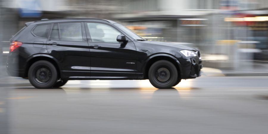 Umweltschützer haben in Luzern die Luft aus den Pneus von SUV gelassen. (Symbolbild)