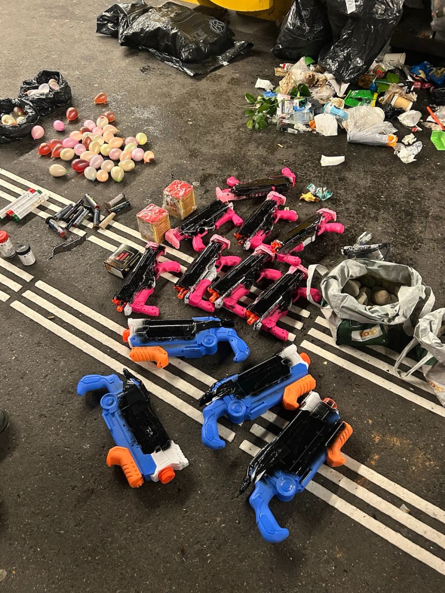 Bei der unbewilligten Demonstration in Bern wurden verschiedene Materialen durch die Polizei sichergestellt.