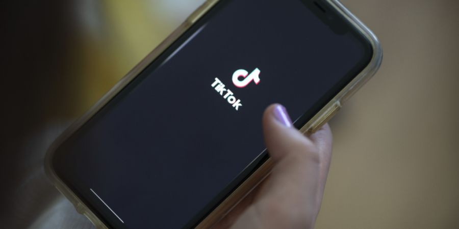 Die meisten grossen Schweizer Unternehmen nutzen Social-Media-Plattformen wie Tiktok, um das Vertrauen in ihre Organisation zu stärken. (Archivbild)