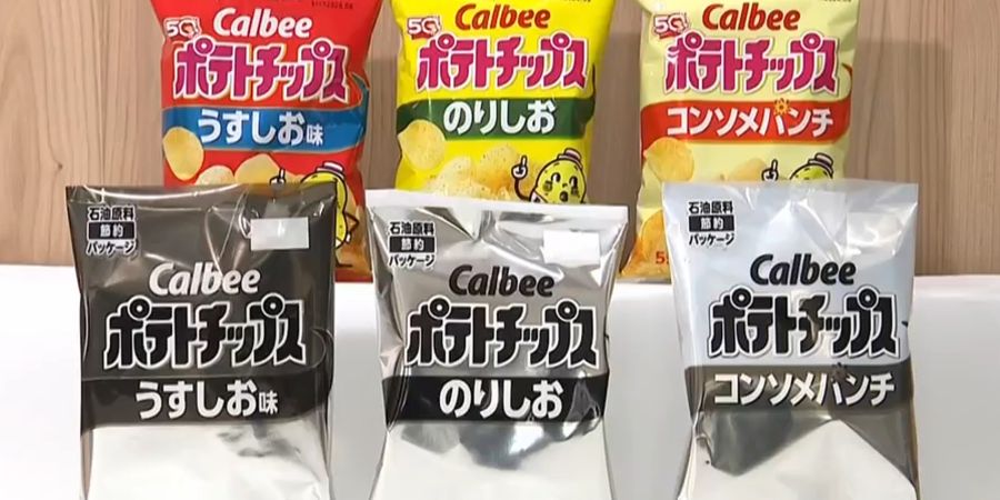 Einige Produkte des Snack-Herstellers Calbee werden bald schwarz-weiss verpackt.