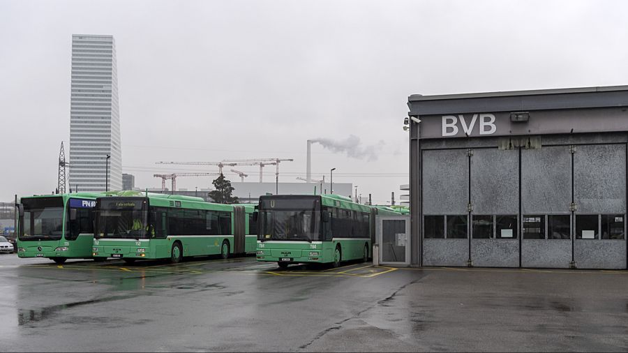 Der angegriffene Chauffeur fordert eine ständige Präsenz eines Sicherheitsangestellten in jedem Bus. (Symbolbild)