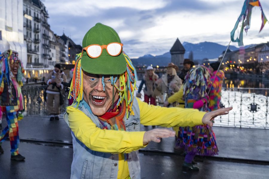 An der Luzerner Fasnacht wird ausgiebig gefeiert.