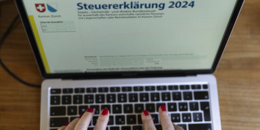 Bezahlt jeder und jede seine Steuern unabhängig vom Zivilstand für sich selbst, würde das die Ungleichbehandlung von verheirateten und unverheirateten Paaren beseitigen, argumentiert...