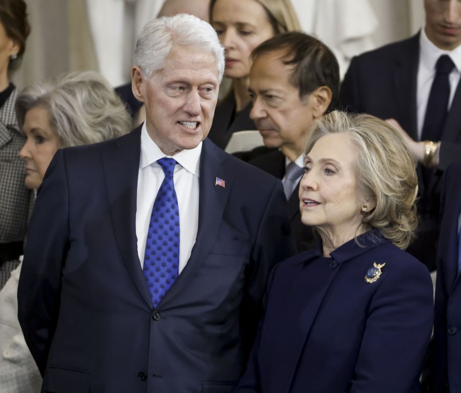 Dagegen wehren sich Bill und Hillary Clinton und sprechen von politischer Verfolgung.