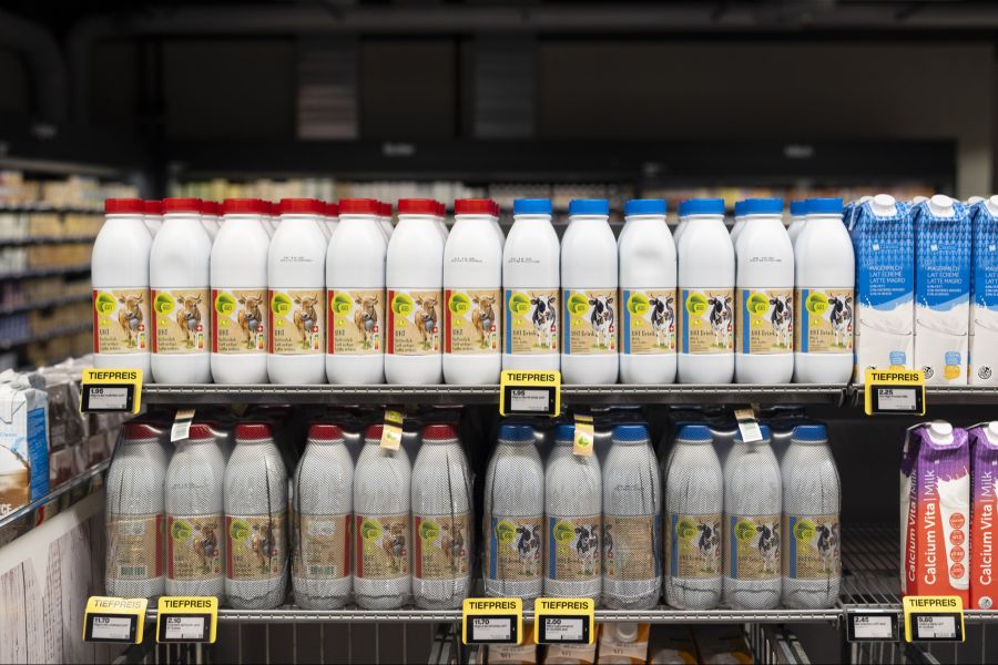 Vor wenigen Wochen hätten sie die Hochpast-Milch von Valflora aus ihrem Sortiment genommen, sagt Migros-Mediensprecher Tristan Cerf.