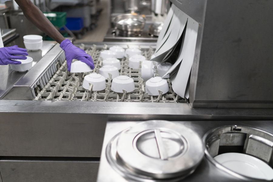 Ein Eis-Café in Österreich verlangt einen Aufschlag für den Abwasch. (Symbolbild)