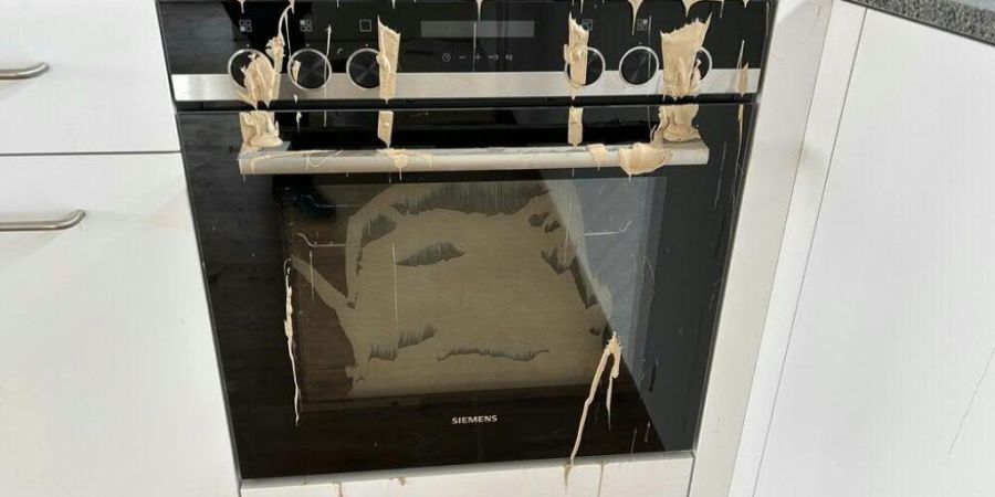 In einer Neubau-Überbauung ist Wettingen AG haben Unbekannte mehrere Wohnungen verwüstet.