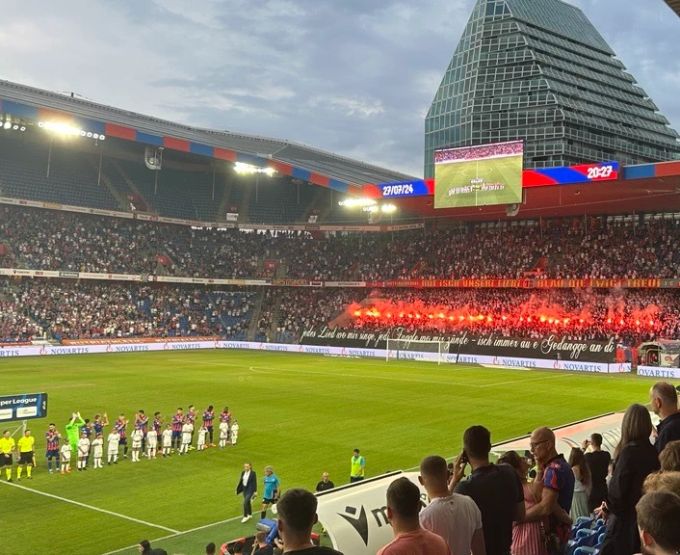Die Muttenzerkurve ist in Basel bereit für das erste Saisonspiel. FC Basel