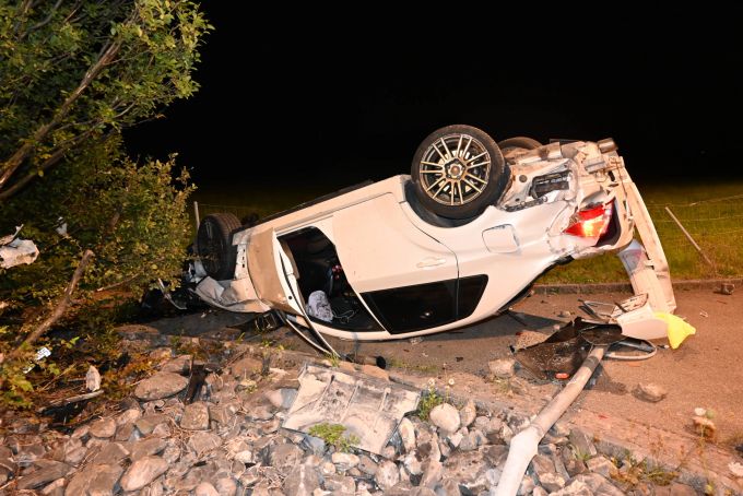 Der Fahrer wurde als fahrunfähig eingestuft. Unfall Tübach