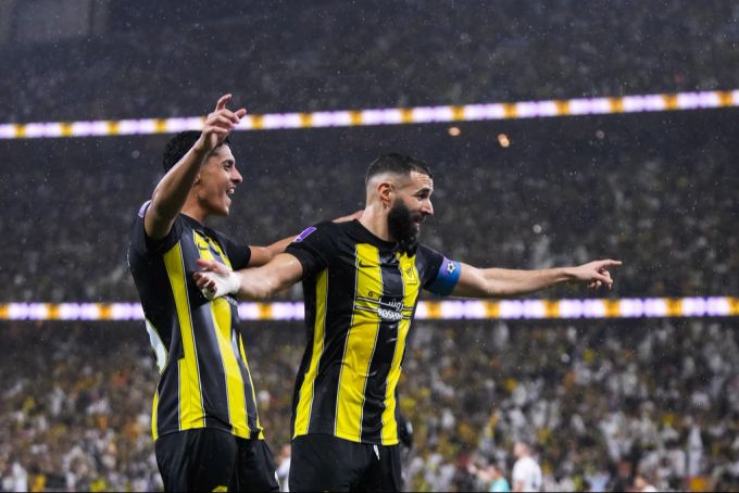 Bei Al-Ittihad wäre Kevin De Bruyne unter anderem auf Karim Benzema (r.) getroffen. Karim Benzema