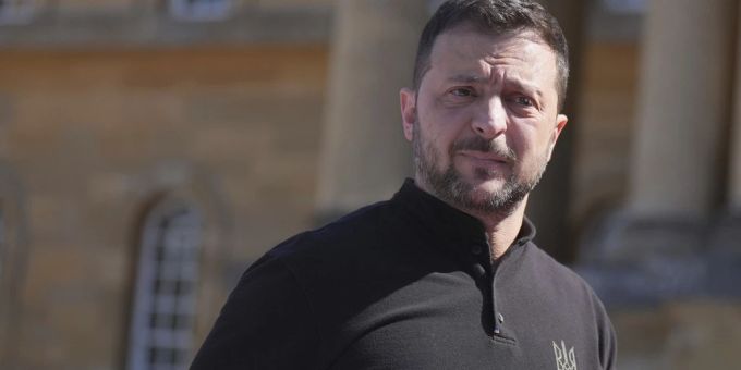 Wie von Präsident Wolodymyr Selenskyj eingebracht, verlängerte das Parlament der Ukraine das geltende Kriegsrecht im Land um weitere drei Monate. monate ukraine verlängert kriegsrecht