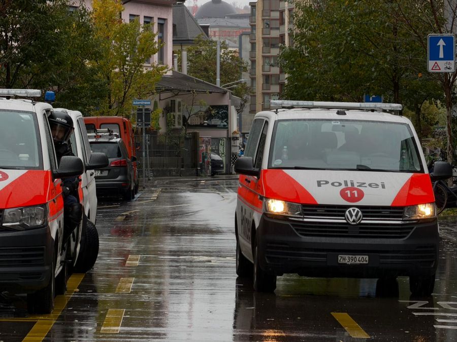 Die Polizei ist auch vor Ort.