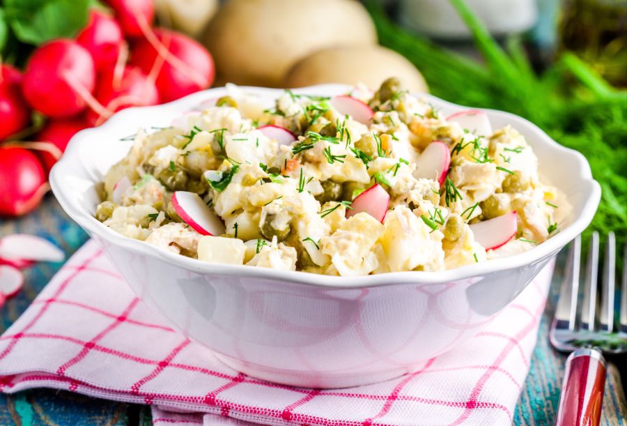 kartoffelsalat in schüssel