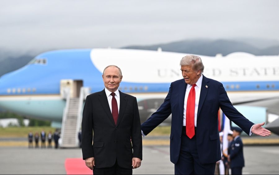 Donald Trump und Wladimir Putin trafen sich in Alaska, das Sechser-Gespräch dauerte rund 2 Stunden und 45 Minuten.