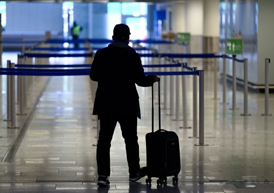 Er war am Flughafen mit Methamphetamin im Koffer erwischt worden. (Symbolbild)