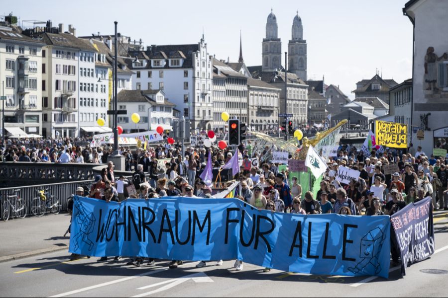 In der Schweiz zahlt jede und jeder durchschnittlich 340 Franken mehr Miete als nötig.