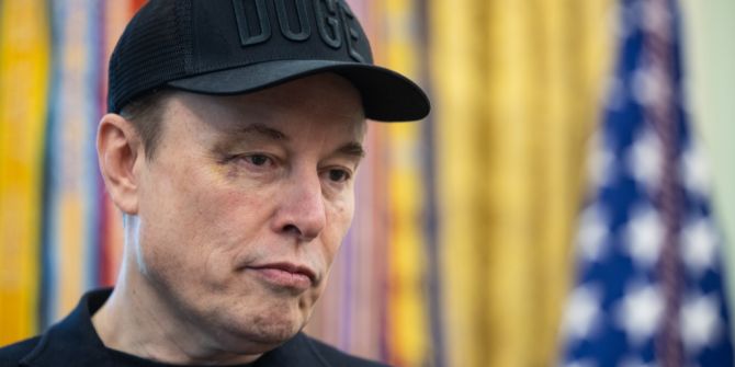 Apple Elon Musk