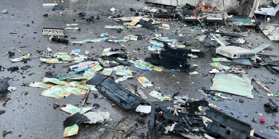 Bei der mutmasslichen Bankomatensprengung in Marin NE wurde niemand verletzt, allerdings entstand erheblicher Sachschaden.