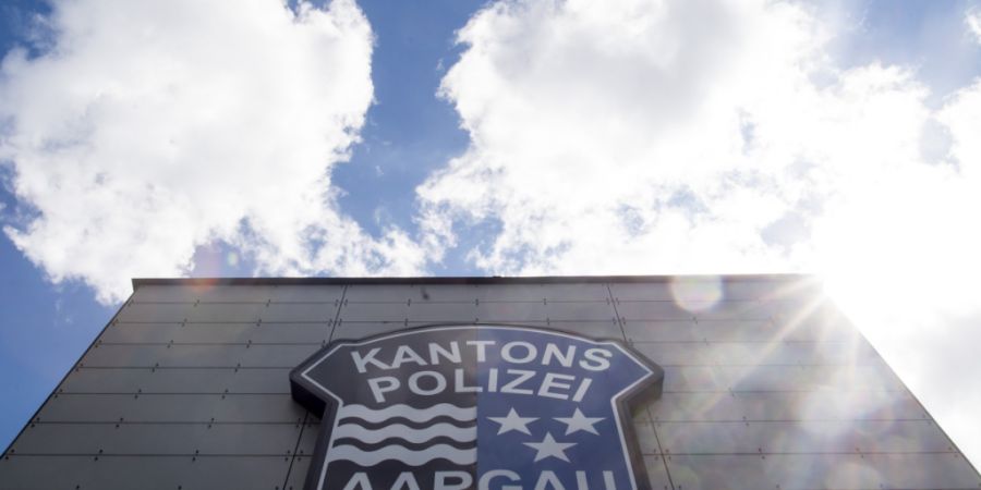 Ein 45-jähriger Mann hat am Donnerstag in einer Zelle der Kantonspolizei Aargau Suizid begangen. (Symbolbild)