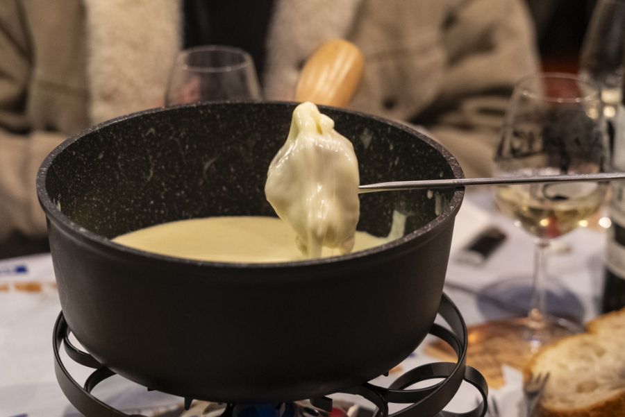 Ein Sozialpsychologe betont die Bedeutung von Weihnachtsessen. Doch auch ein selbstgemachtes Fondue könne den Zweck erfüllen.