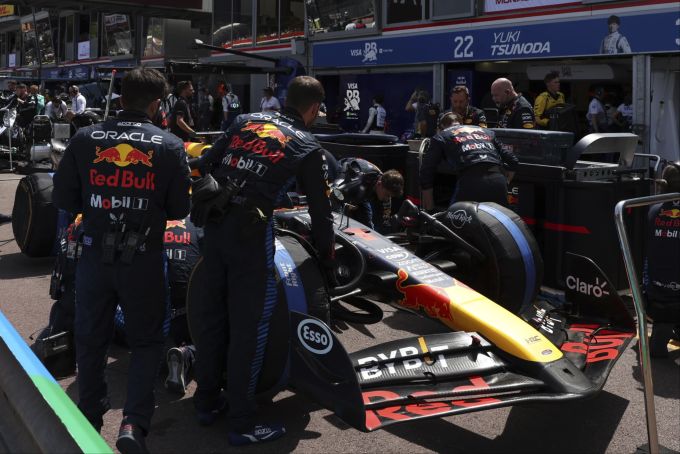 Max Verstappen ist mit der Arbeit bei Red Bull zufrieden. Max Verstappen Red Bull