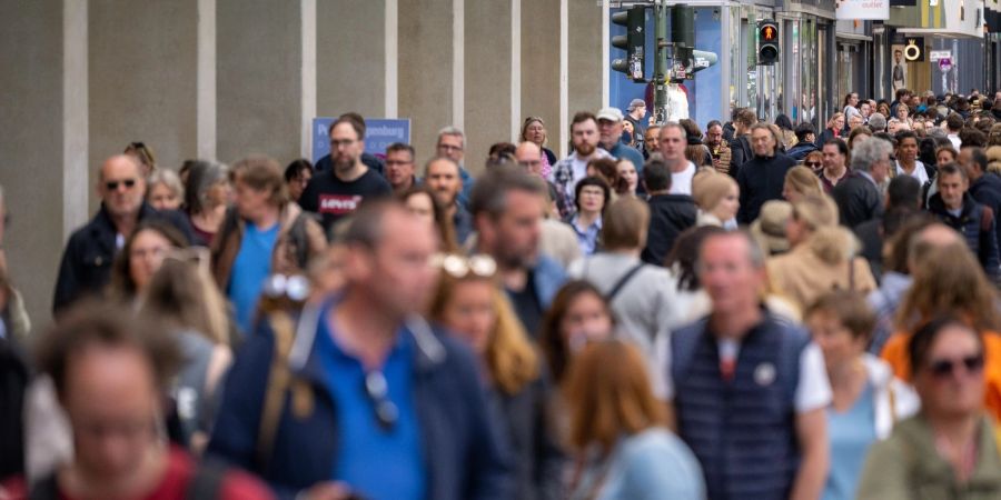 Eine deutliche Mehrheit von 70 Prozent geht davon aus, dass Europa durch die EU sicherer ist.