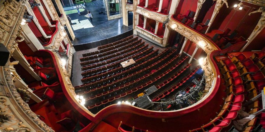 Blick in den leeren Zuschauersaal des Theaters Berliner Ensemble (BE).