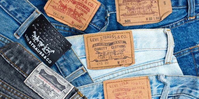 Levi's zählt zu den etabliertesten Jeans-Herstellern auf dem Markt. levi's, jeans, denim