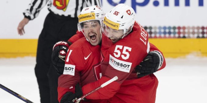 Kevin Fiala (l) bringt die Schweiz in Führung. Kevin Fiala