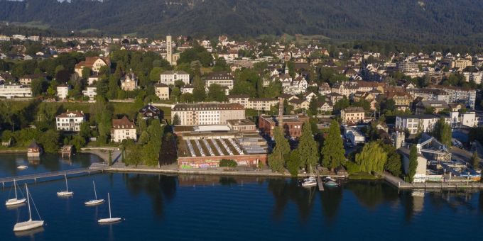 Auf dem Land der Kibag AG am Zürichseeufer in Wollishofen sollen weiterhin auch Wohnungen gebaut werden können. Zürichseeufer