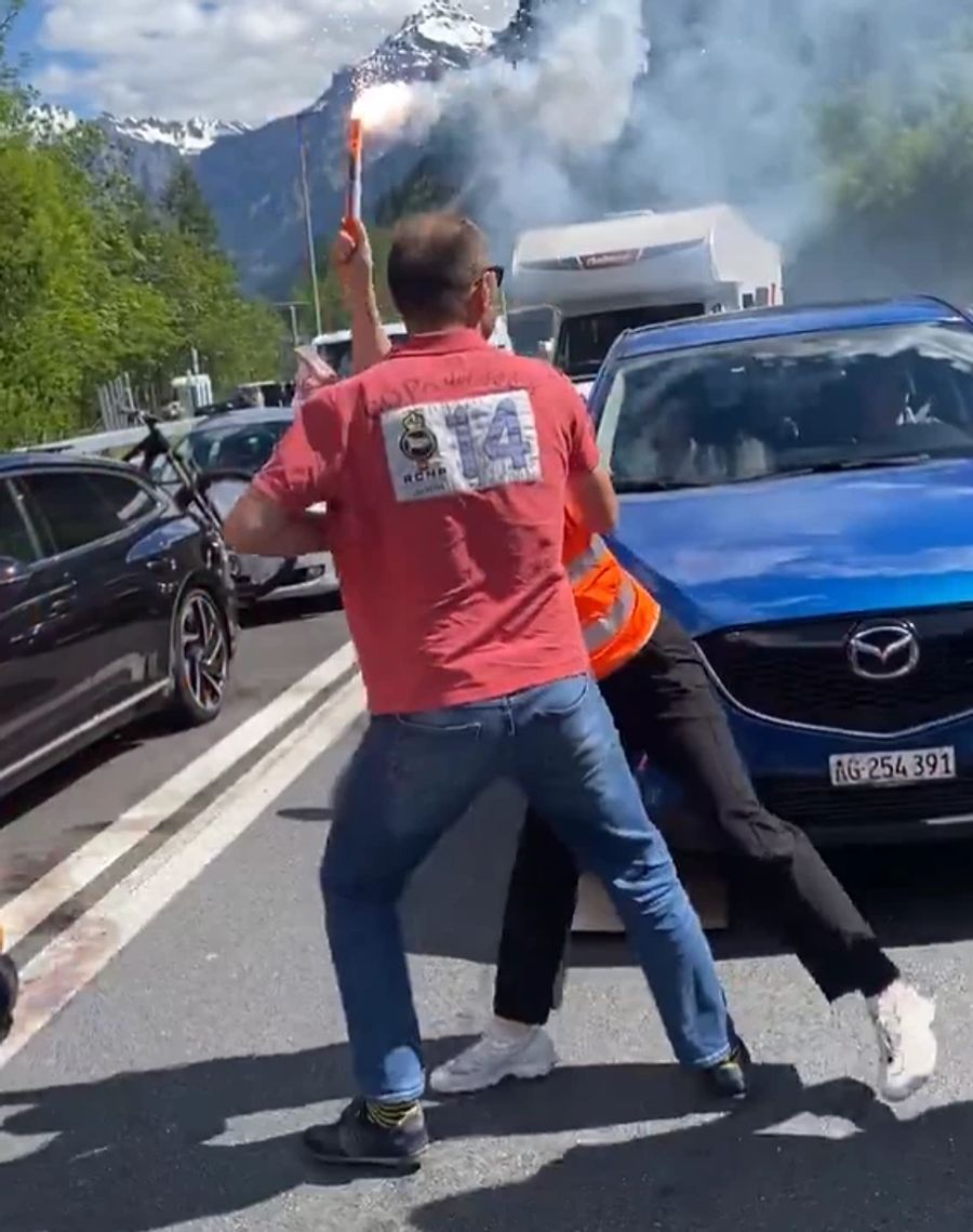 Die Polizei konnte die Situation schliesslich beruhigen, heisst es.